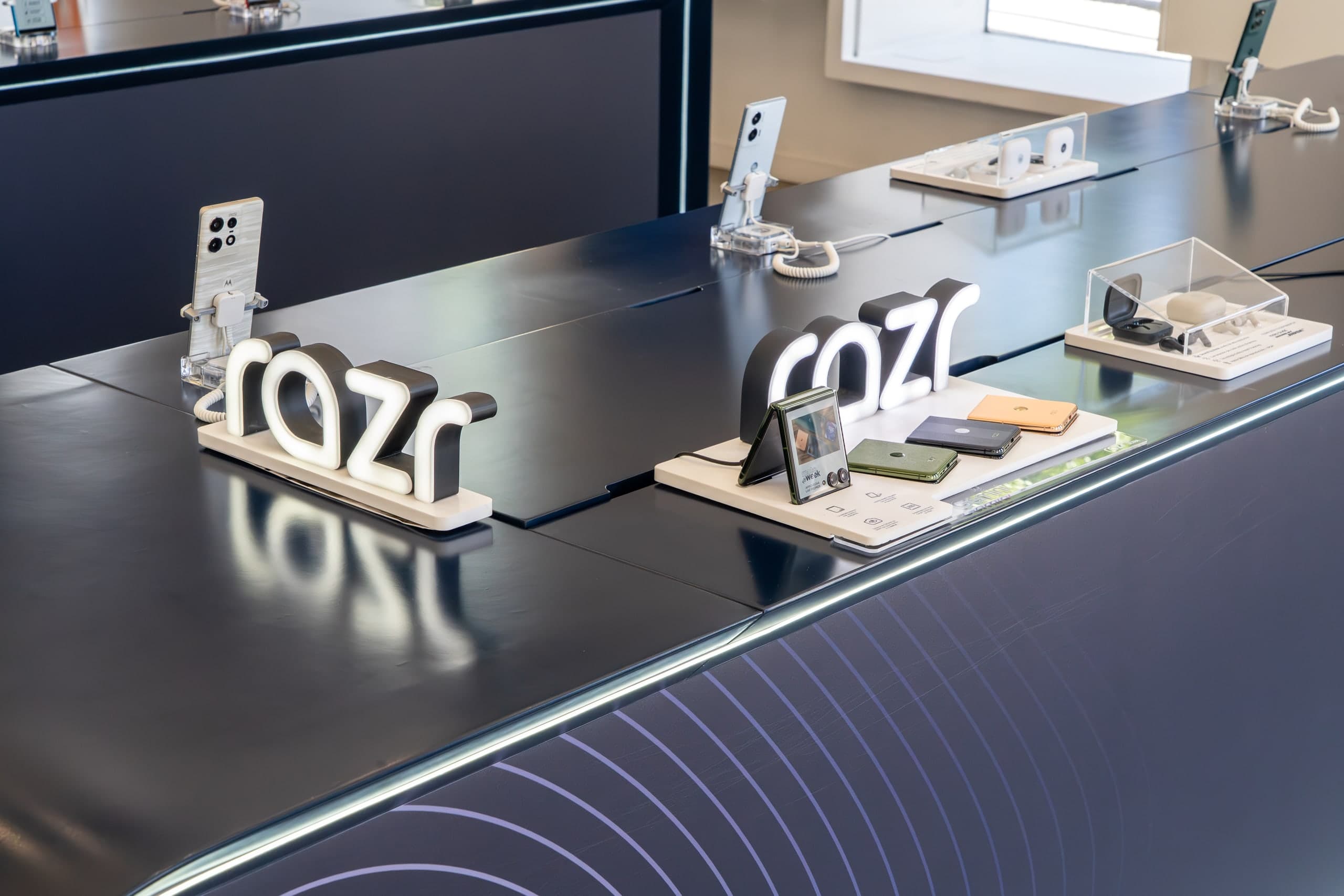 Motorola — Displays y hard merchand para Flagships
